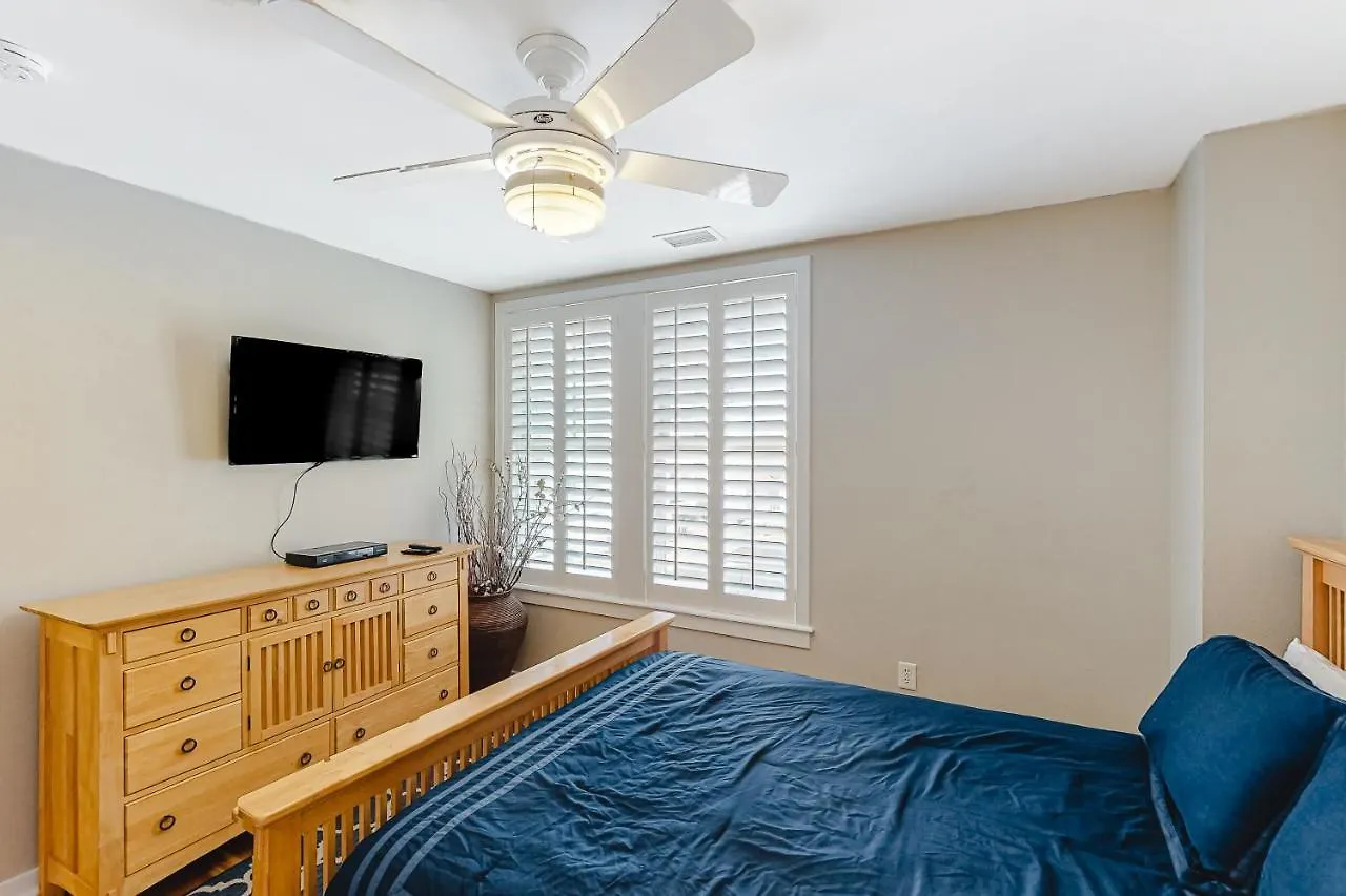 The Sanctuary - Getta Tan B238 Apartment Virginia Beach